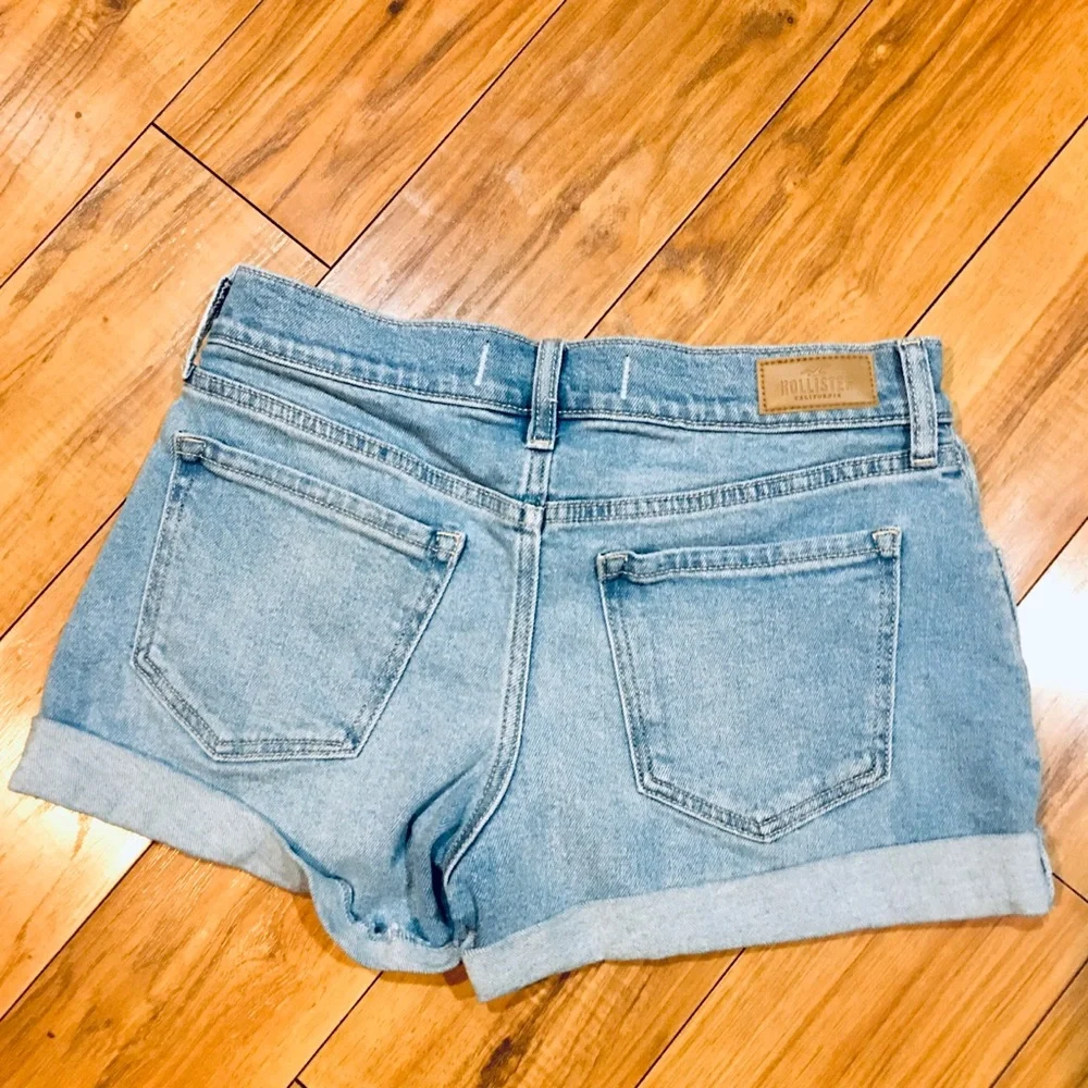 Hollister new low rise vintage baggy short style 29” waist blue jean sho…